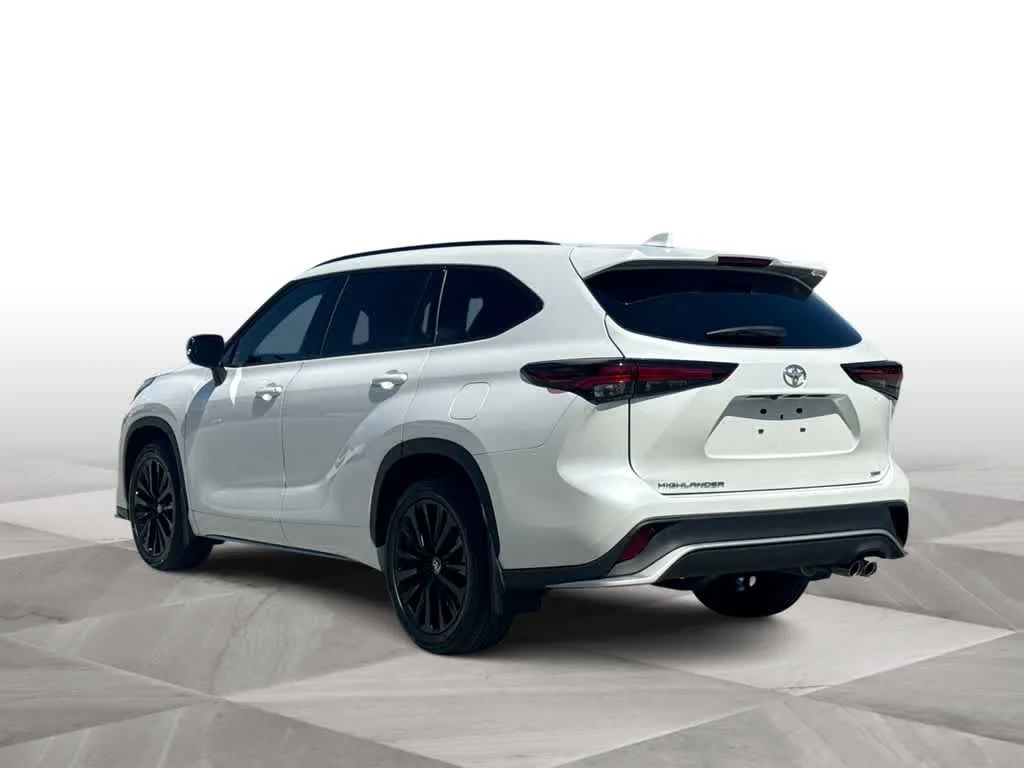 2024 Toyota Highlander XSE photo 6