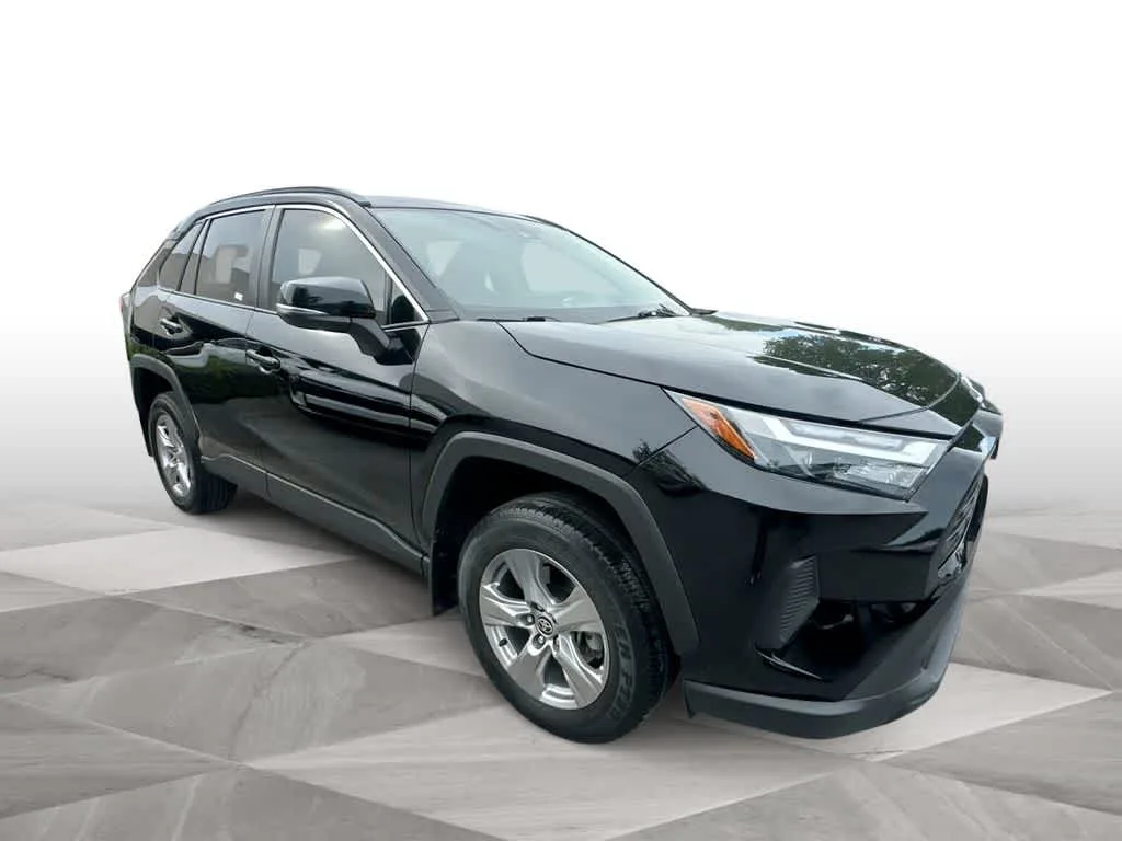 2024 Toyota RAV4 XLE photo 2