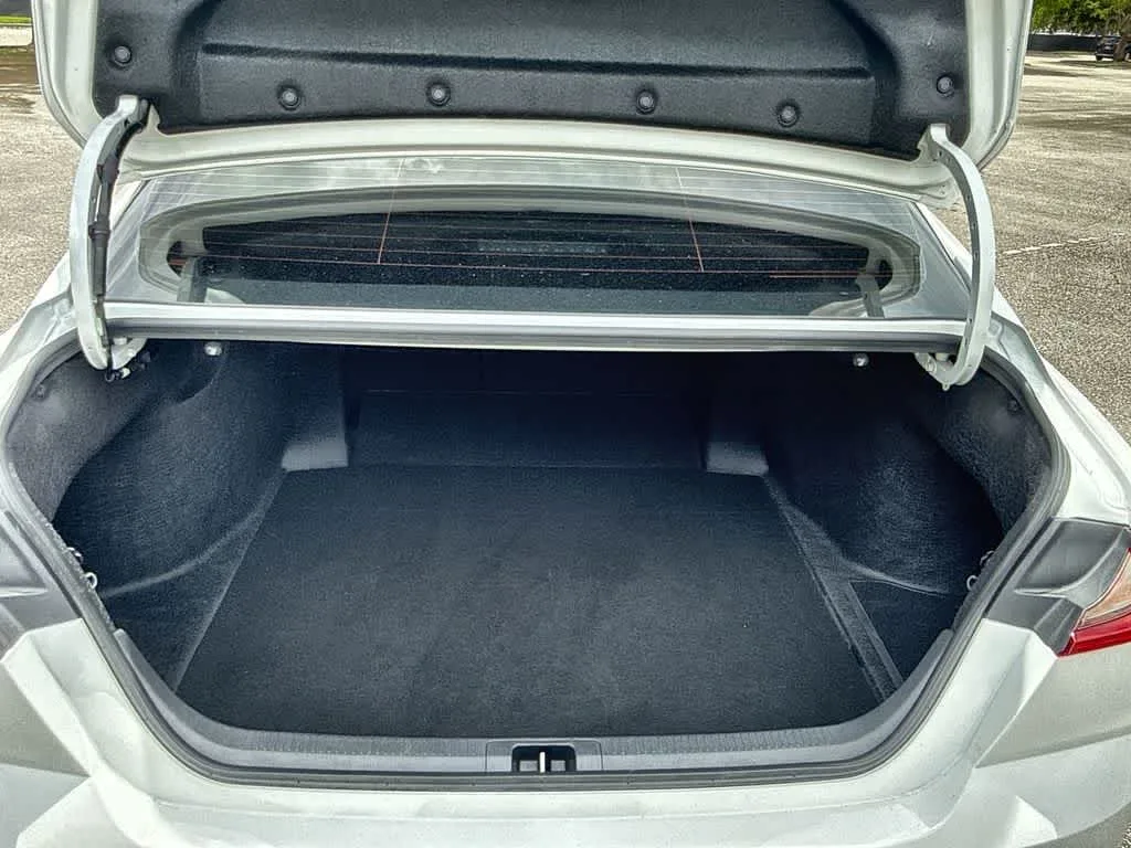2025 Toyota Camry SE photo 25