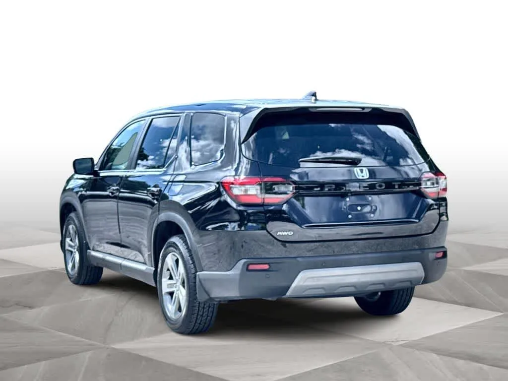 2023 Honda Pilot EX-L 7 Passenger photo 6