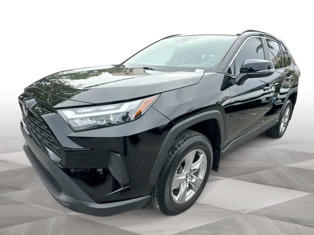 2024 Toyota RAV4 XLE photo 4
