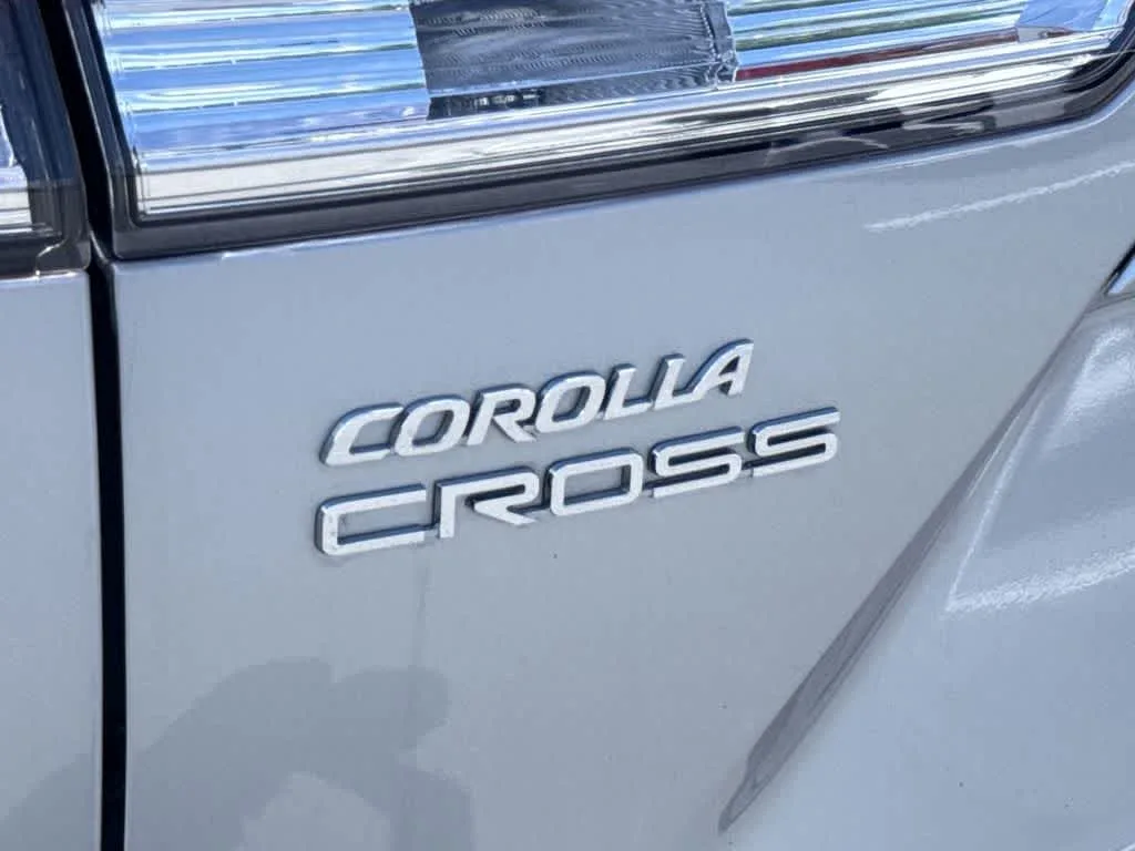 2023 Toyota Corolla Cross L photo 10