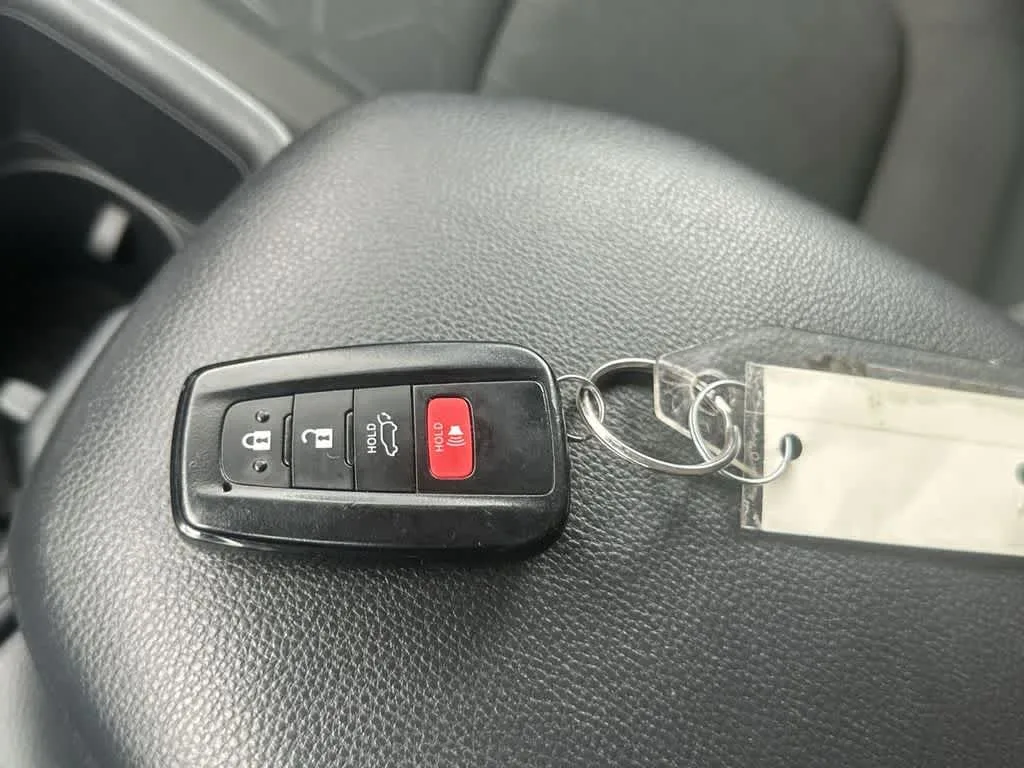 2024 Toyota RAV4 XLE photo 29