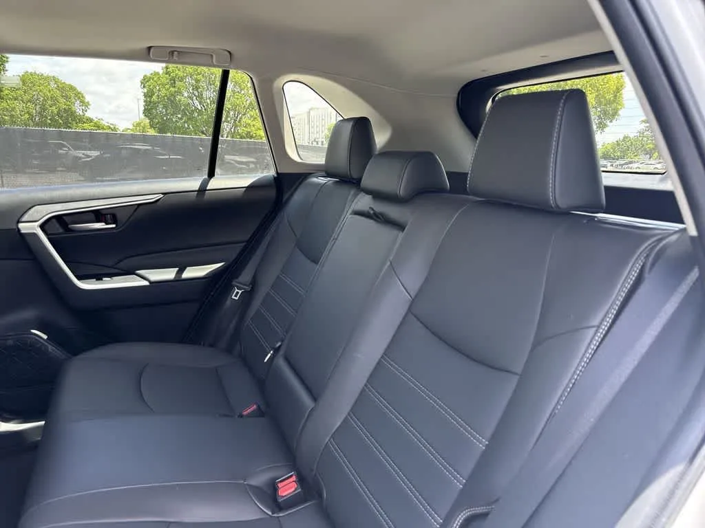 2025 Toyota RAV4 XLE Premium photo 22