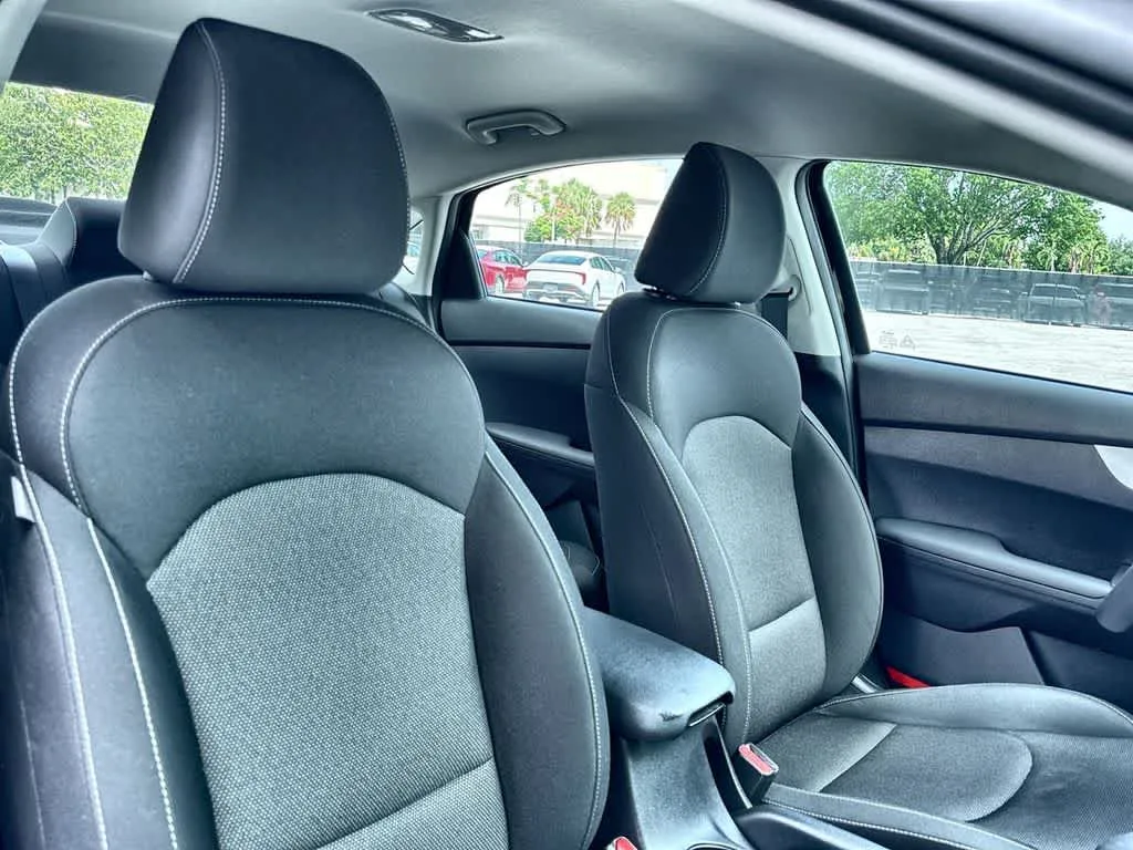 2024 Kia Forte LXS photo 27