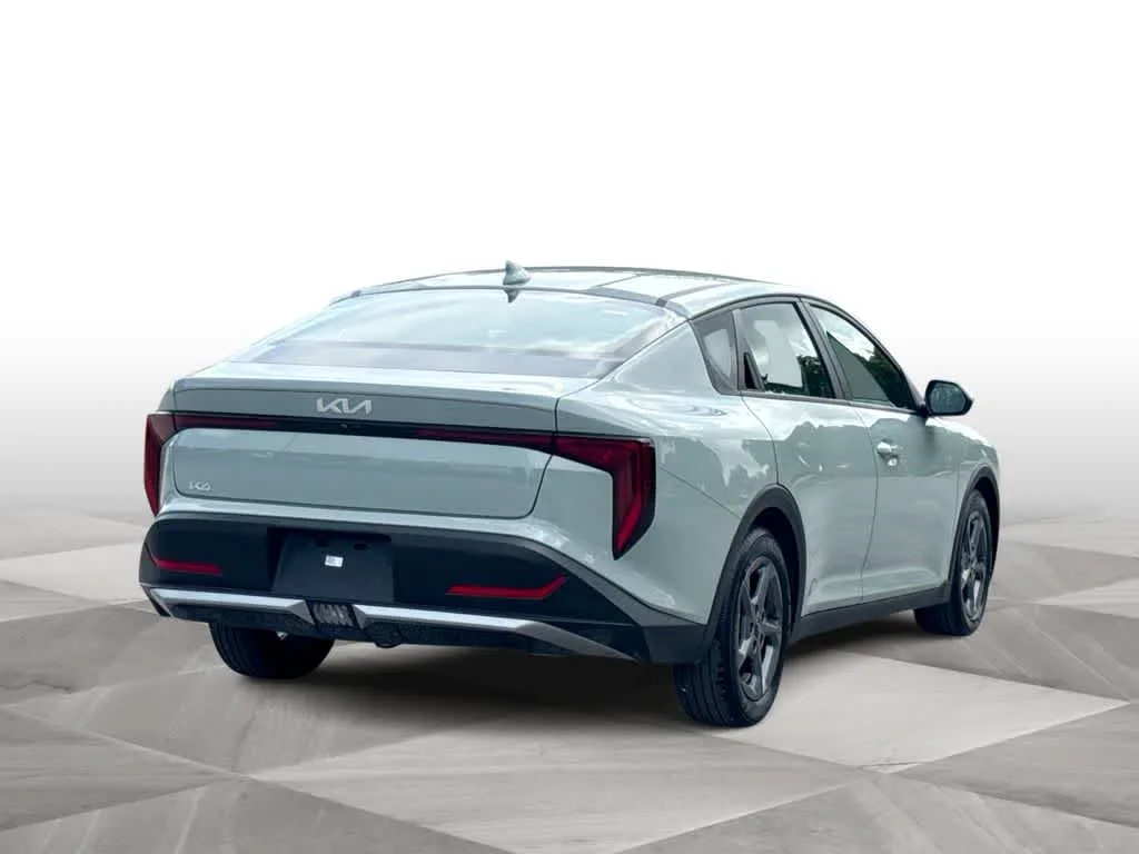 2025 Kia K4 LXS photo 8
