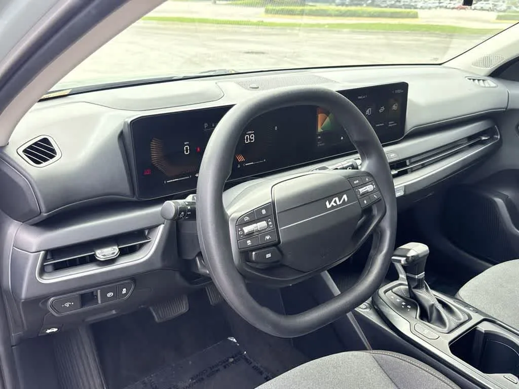2025 Kia K4 LXS photo 13