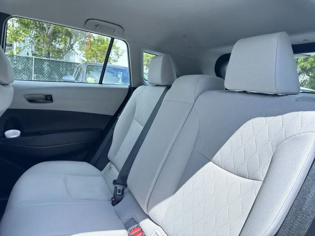2023 Toyota Corolla Cross L photo 22