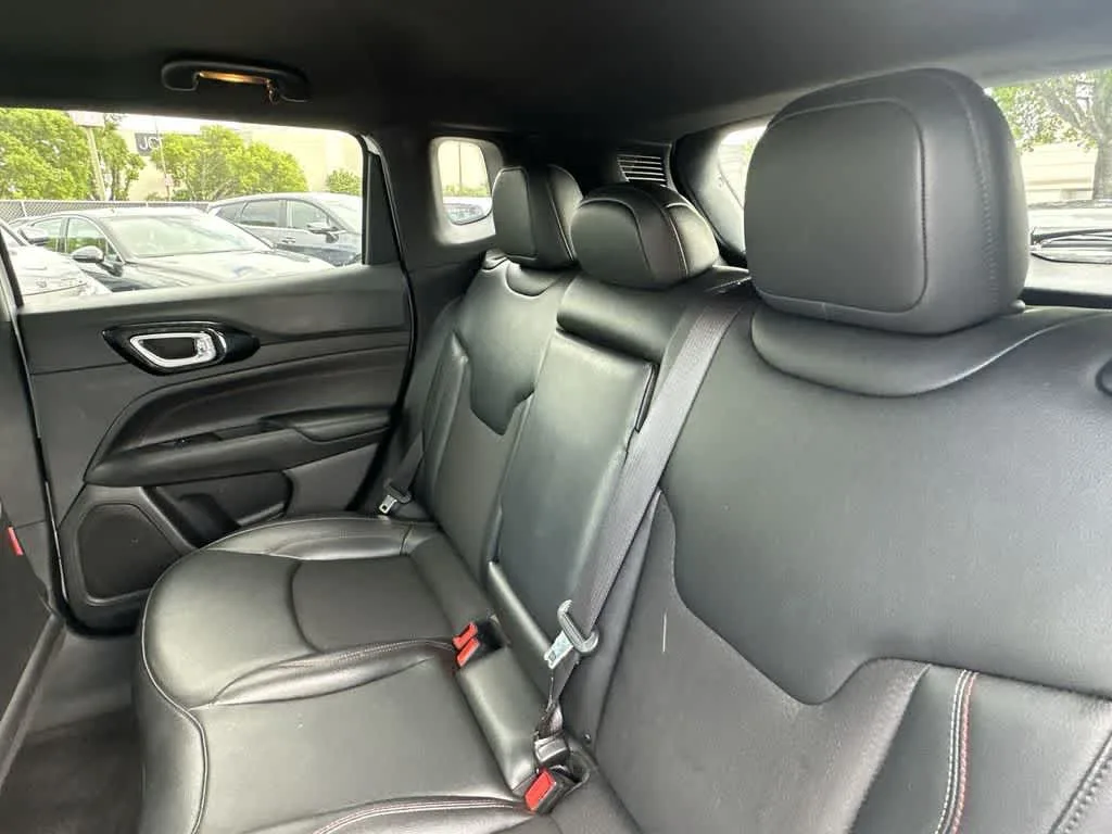 2025 Jeep Compass Trailhawk photo 12