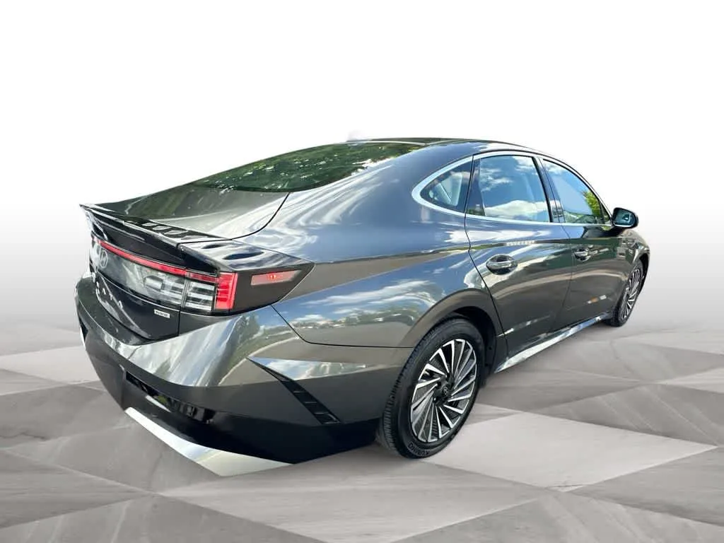 2025 Hyundai Sonata Hybrid SEL photo 8