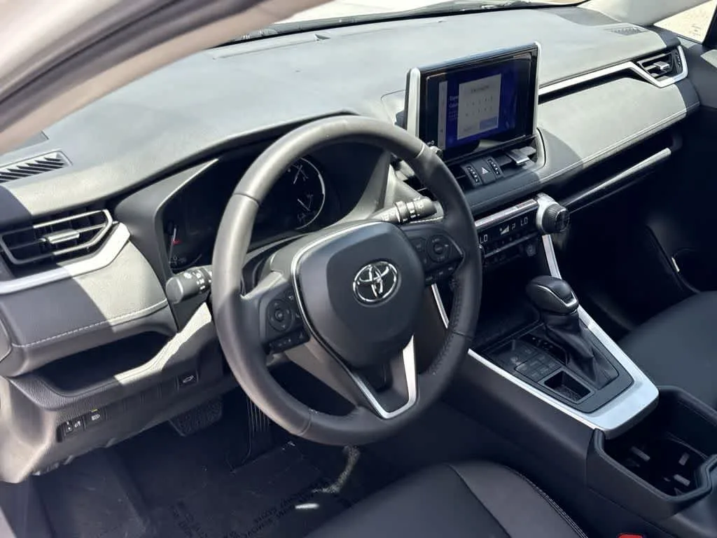 2025 Toyota RAV4 XLE Premium photo 13