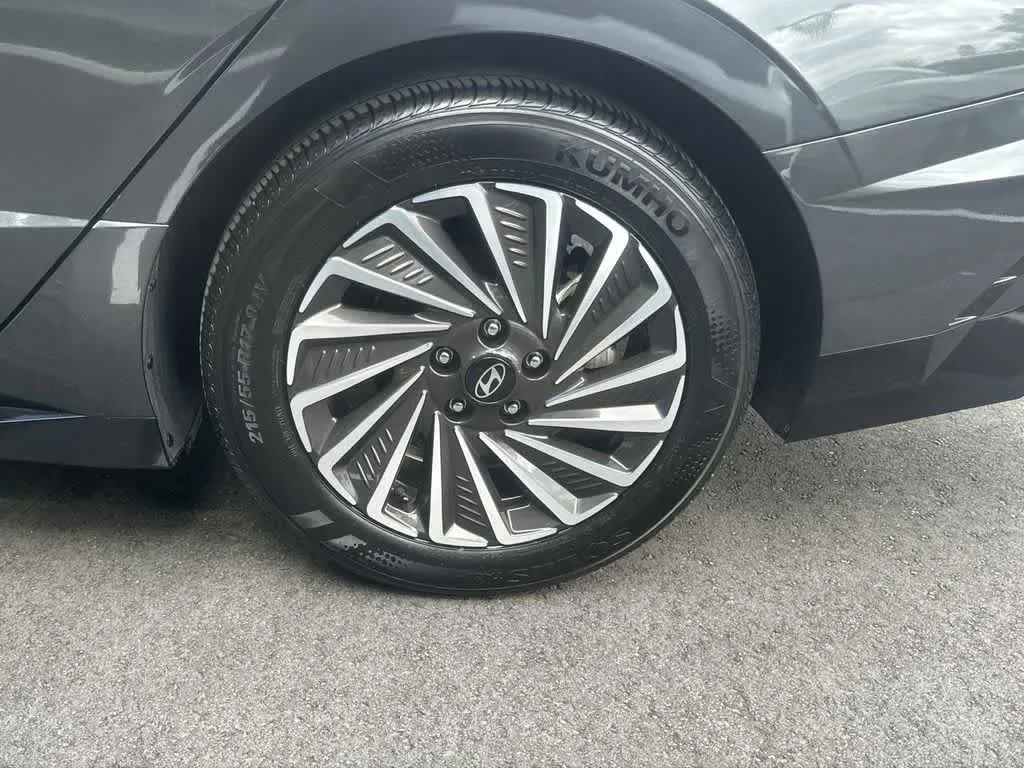 2025 Hyundai Sonata Hybrid SEL photo 10