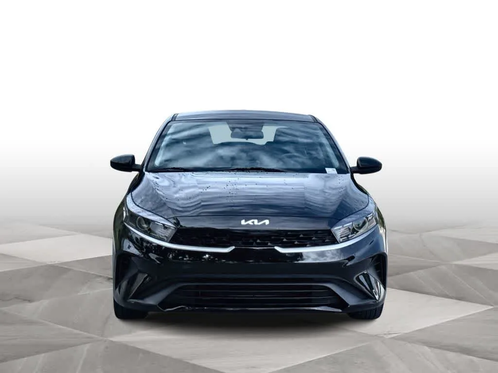2024 Kia Forte LXS photo 3