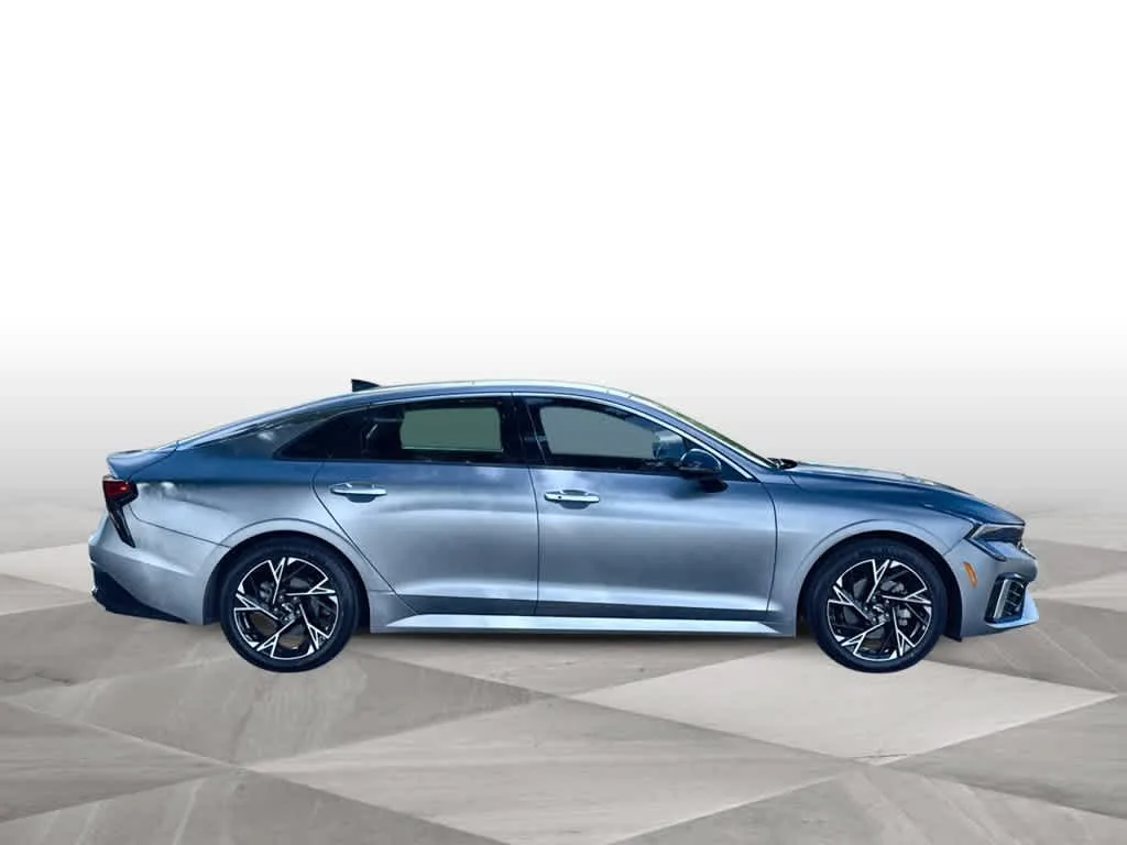 2025 Kia K5 GT-Line photo 9