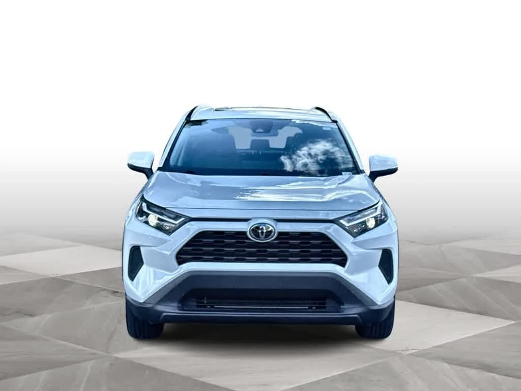 2025 Toyota RAV4 XLE photo 3