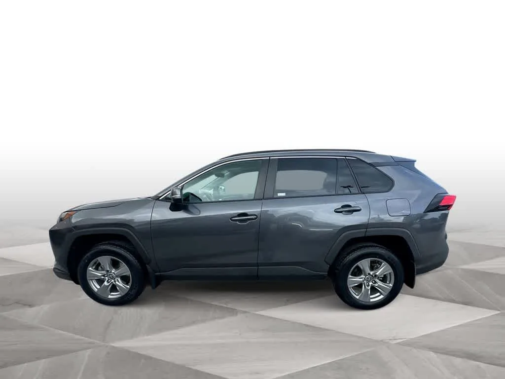 2024 Toyota RAV4 XLE photo 5