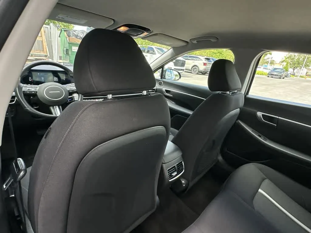 2025 Hyundai Sonata Hybrid SEL photo 16