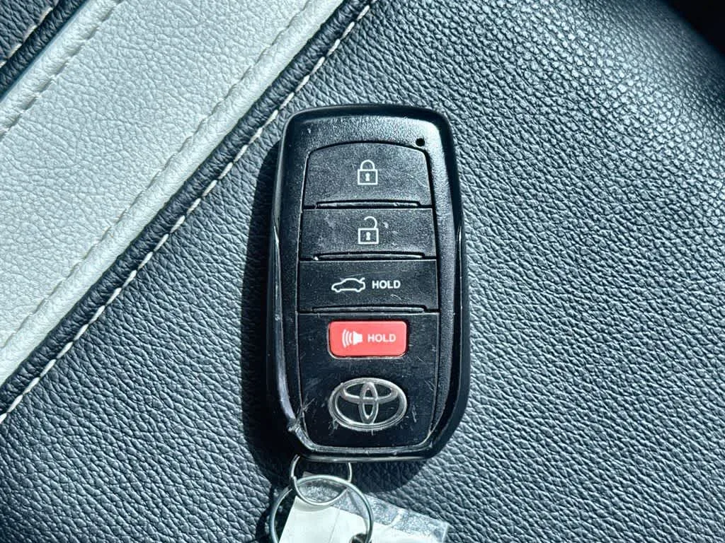 2025 Toyota Camry SE photo 28