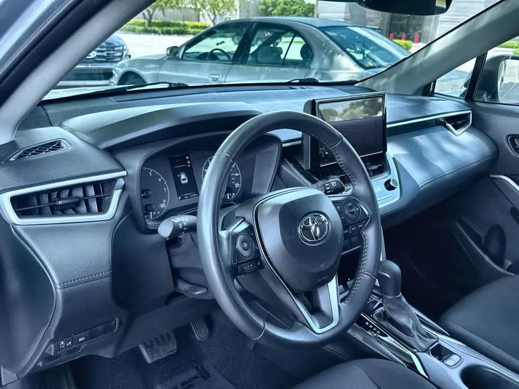 2024 Toyota Corolla Cross LE photo 13