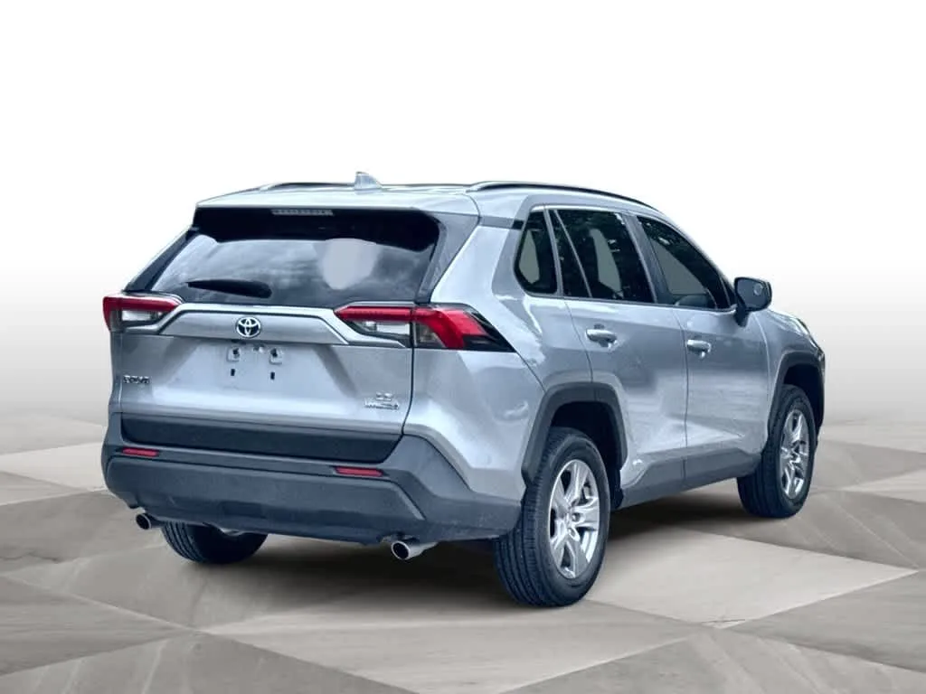 2024 Toyota RAV4 Hybrid LE photo 8