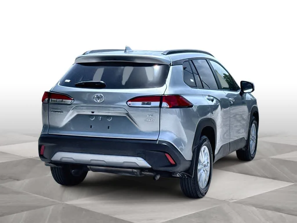 2024 Toyota Corolla Cross LE photo 8