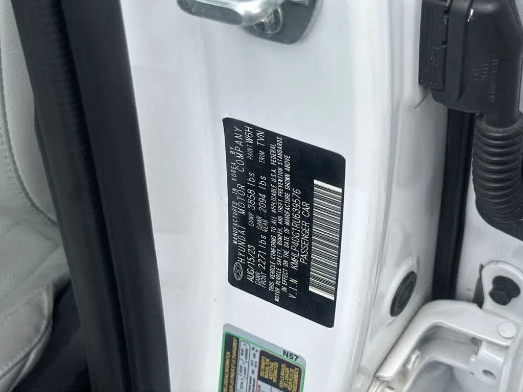 2024 Hyundai Elantra Limited photo 18