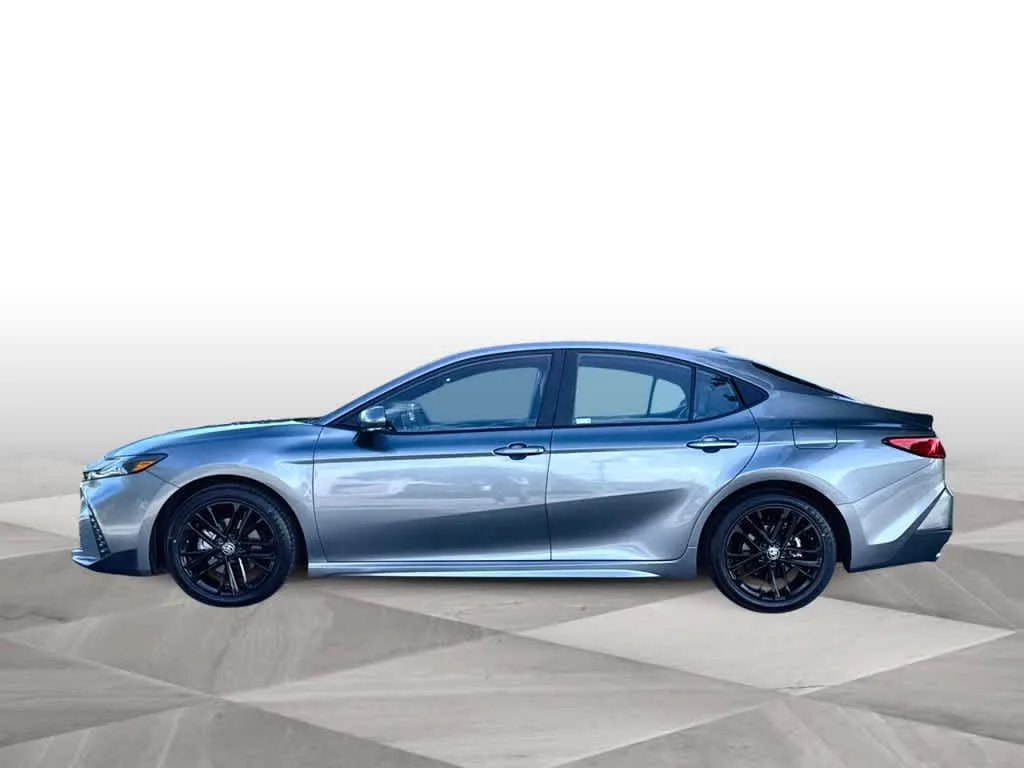 2025 Toyota Camry SE photo 5