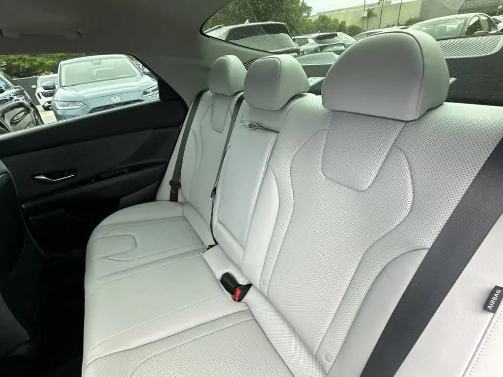 2024 Hyundai Elantra Limited photo 15