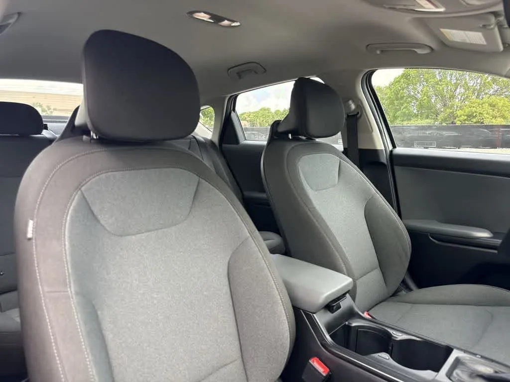 2025 Kia K4 LXS photo 27