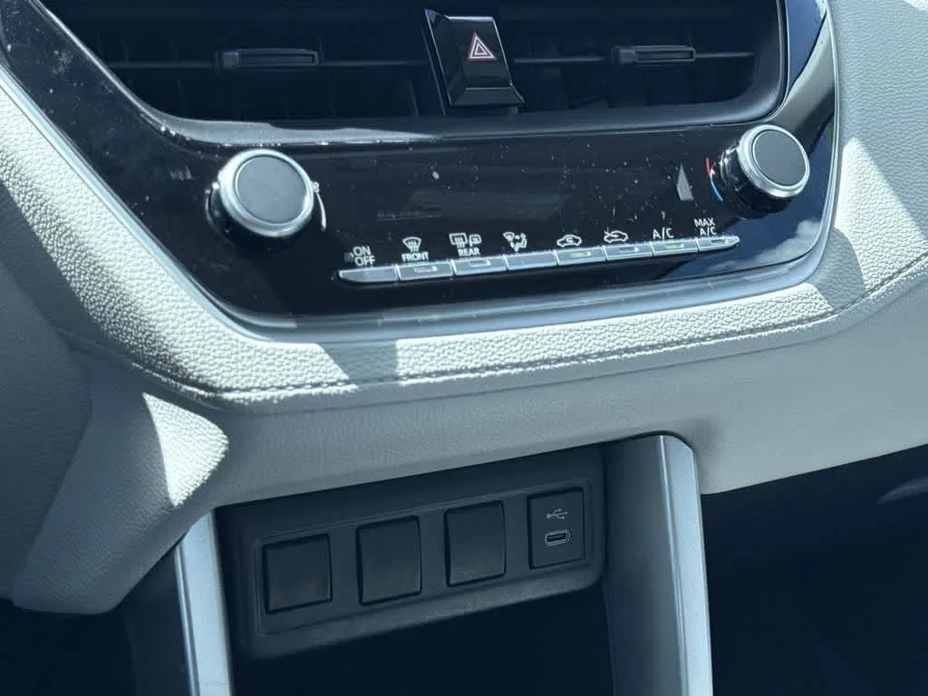 2023 Toyota Corolla Cross L photo 20