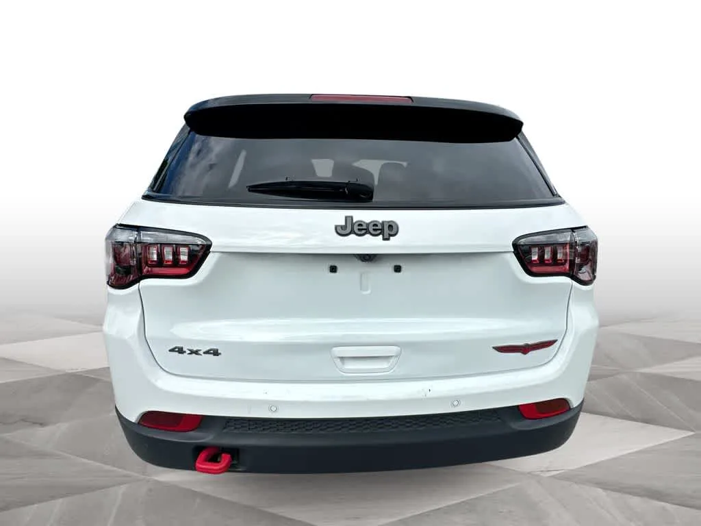 2025 Jeep Compass Trailhawk photo 7