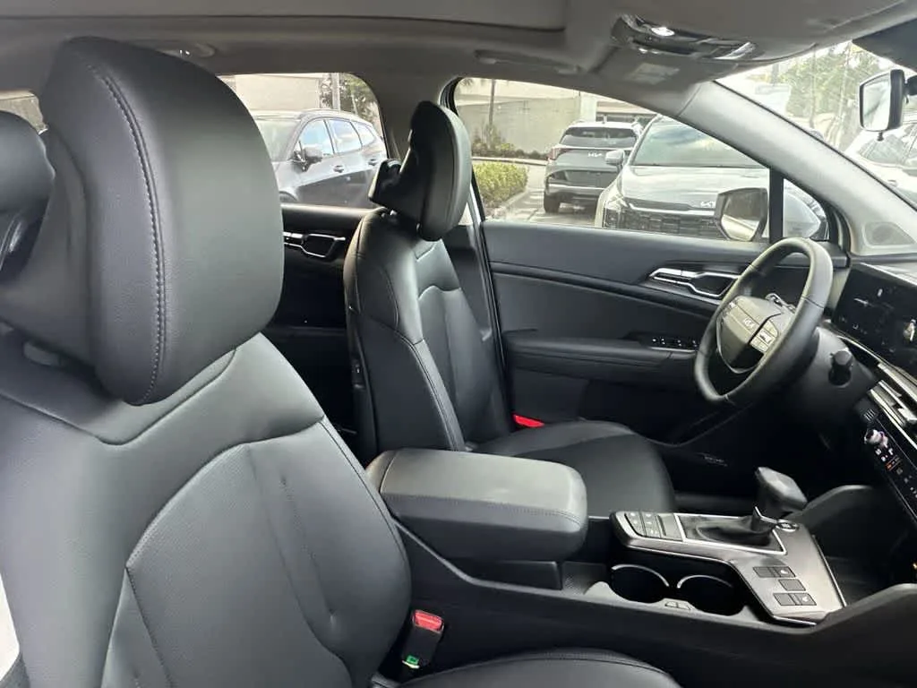2026 Kia Sportage SX photo 27