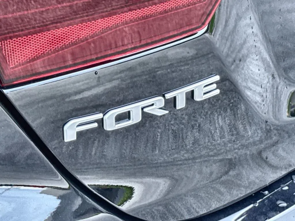 2024 Kia Forte LXS photo 10