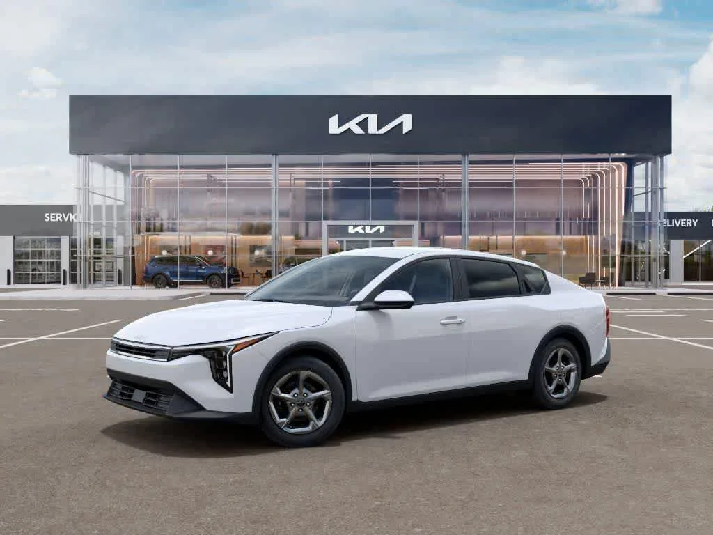 2026 Kia K4 LXS photo 2