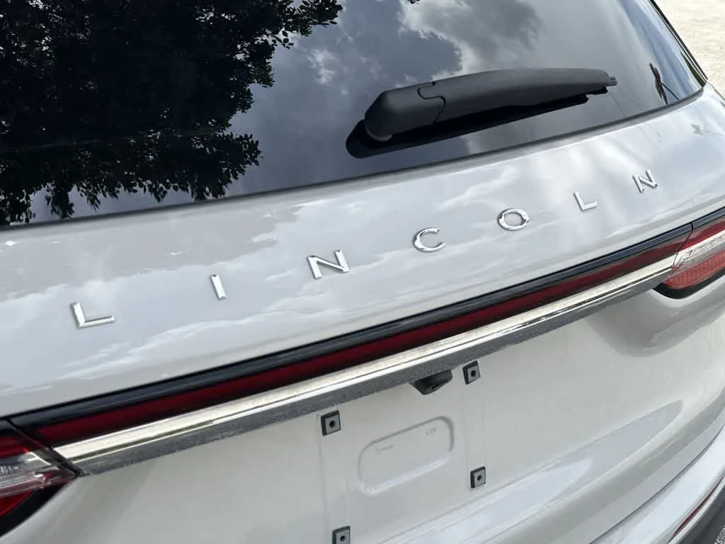 2023 Lincoln Corsair Standard photo 10