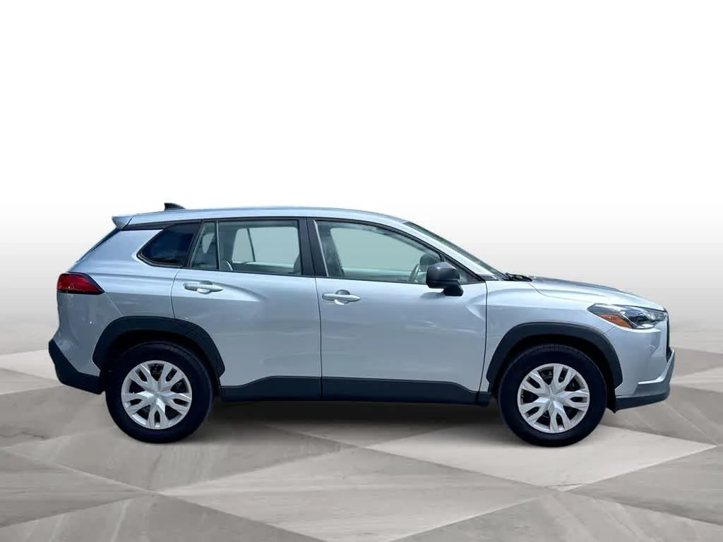 2023 Toyota Corolla Cross L photo 9