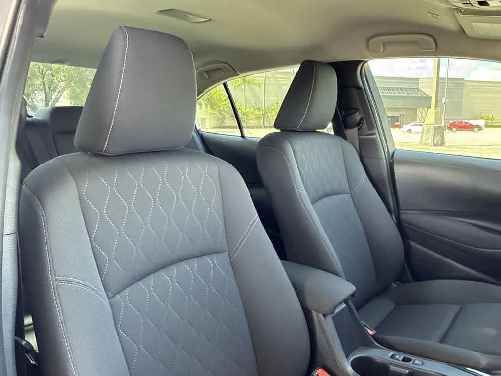 2025 Toyota Corolla LE photo 27