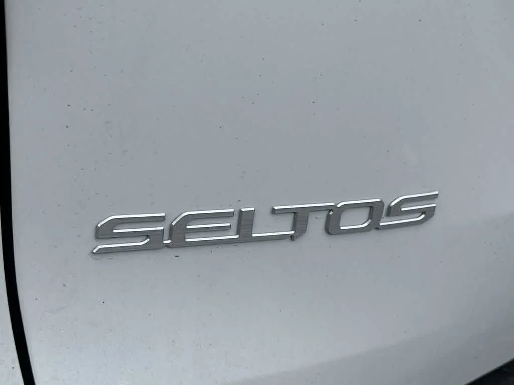 2026 Kia Seltos EX photo 10
