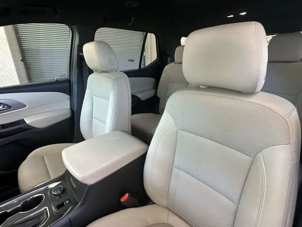 2023 Chevrolet Traverse LS photo 14