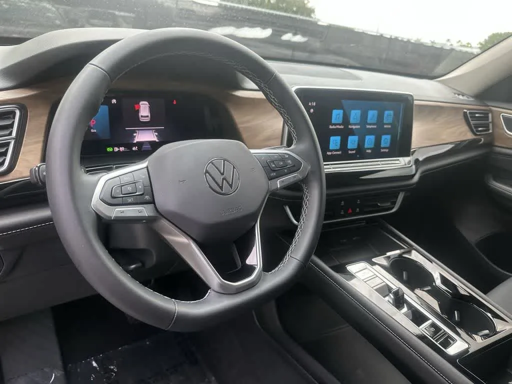 2024 Volkswagen Atlas 2.0T SE w/Technology photo 20