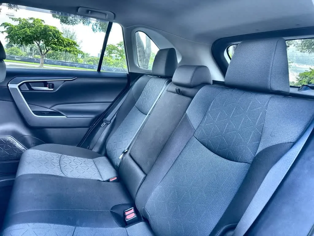 2025 Toyota RAV4 XLE photo 22