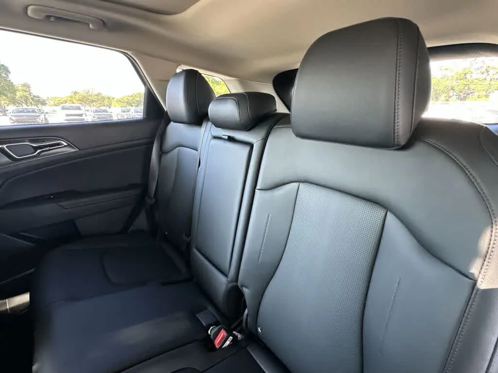 2026 Kia Sportage SX photo 22