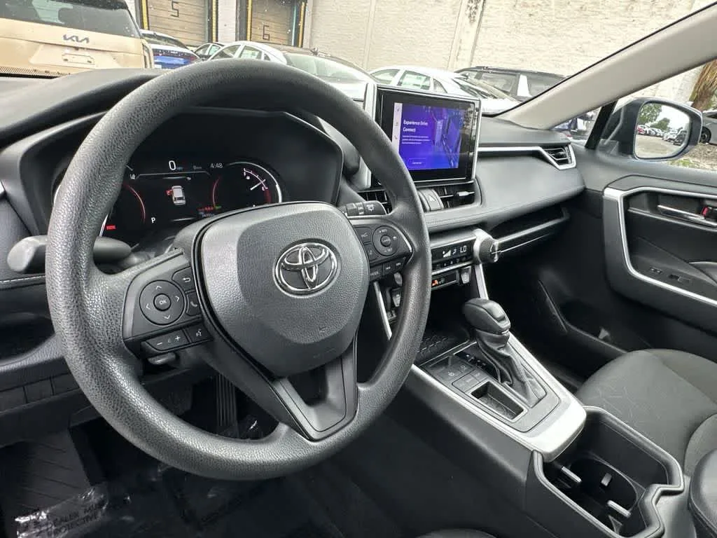 2024 Toyota RAV4 XLE photo 20