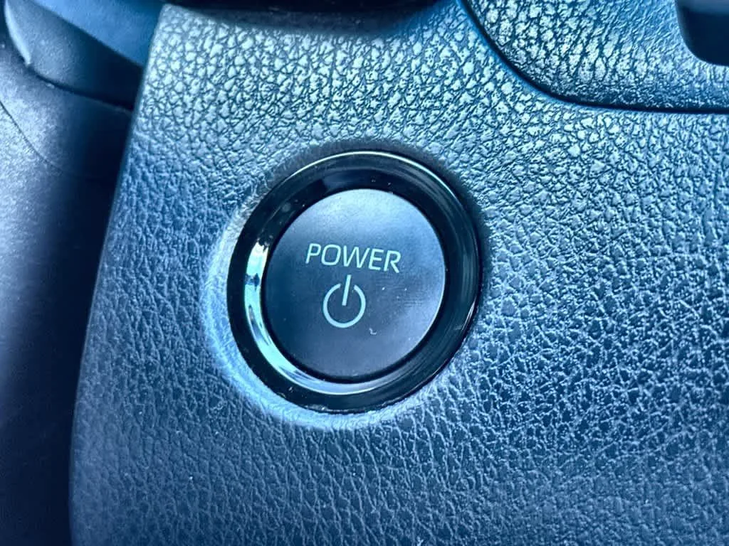 2025 Toyota Camry SE photo 17
