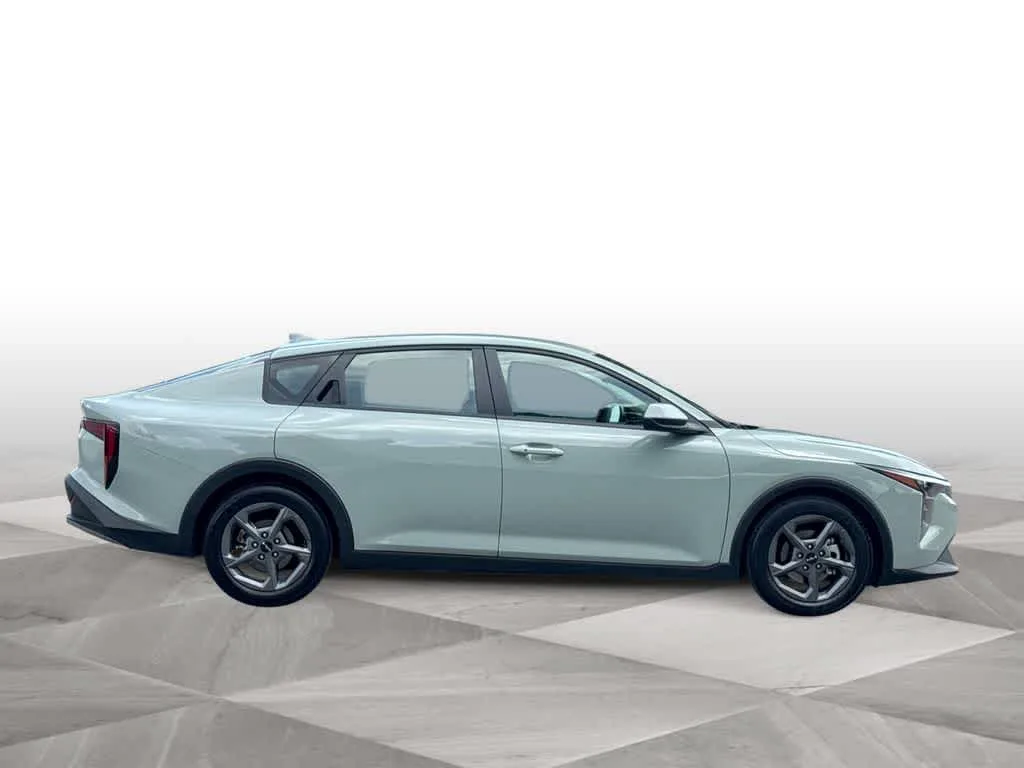 2025 Kia K4 LXS photo 9