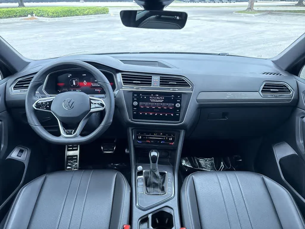 2024 Volkswagen Tiguan SE R-Line Black photo 24