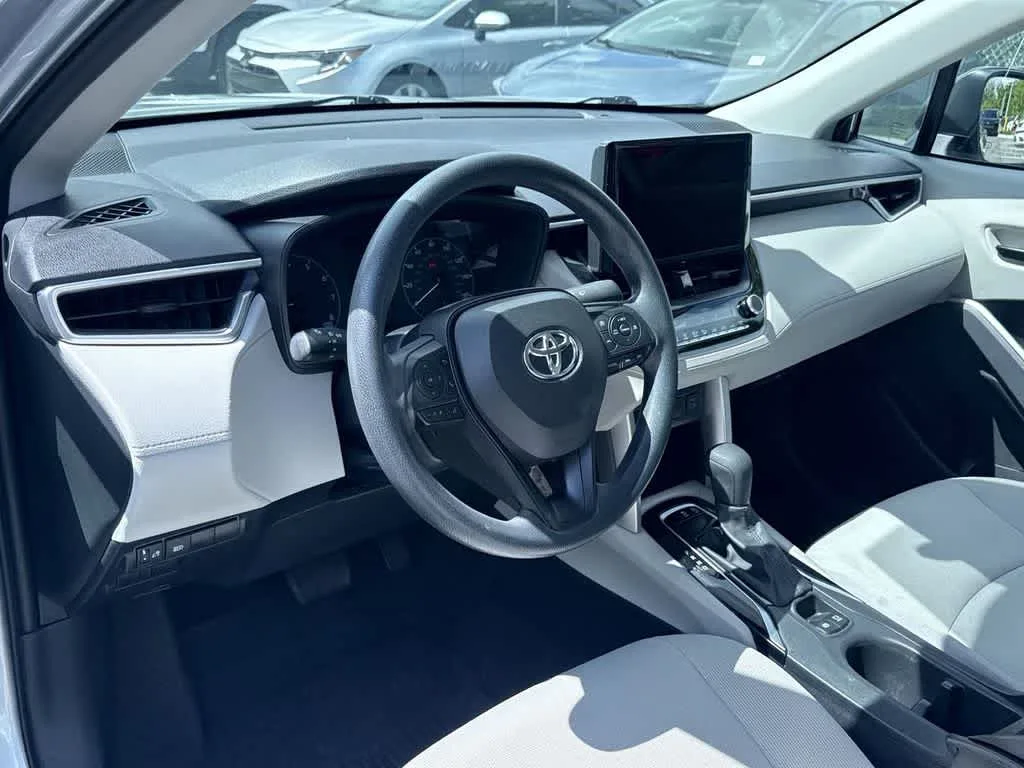 2023 Toyota Corolla Cross L photo 13