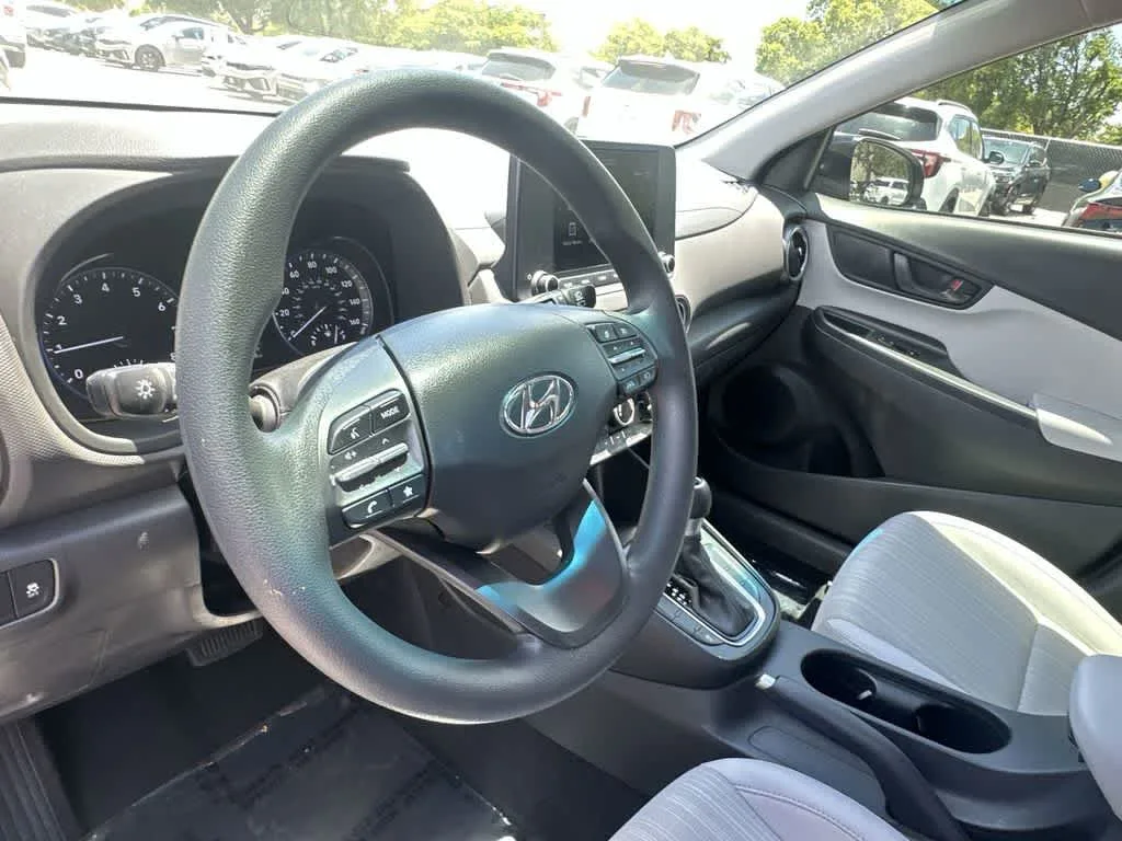 2023 Hyundai Kona SEL photo 19