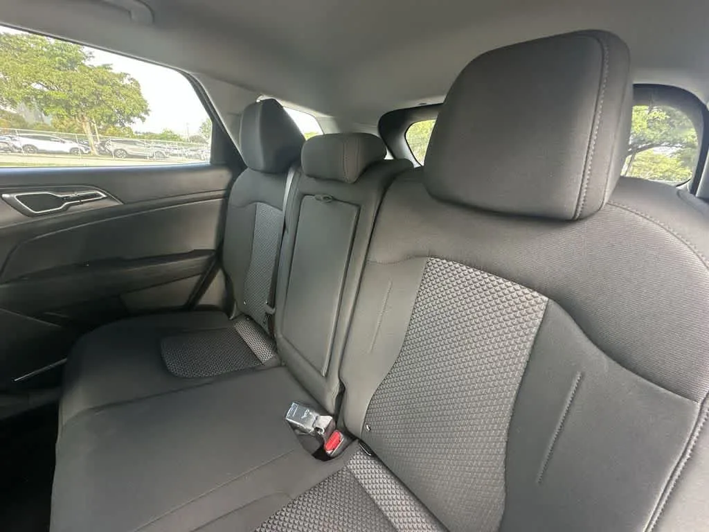 2026 Kia Sportage Hybrid S photo 22