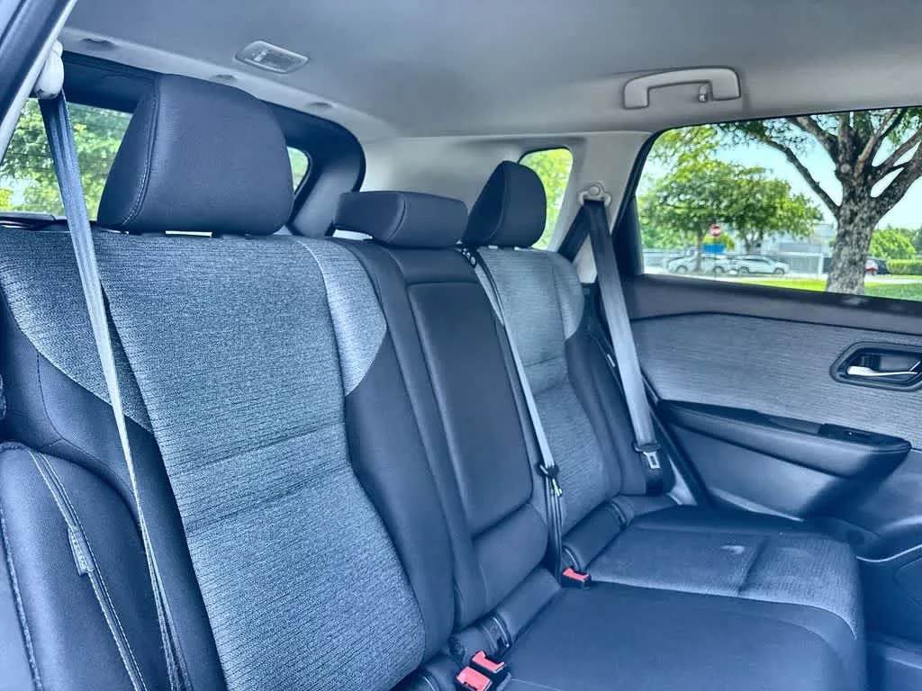 2023 Nissan Rogue SV photo 26